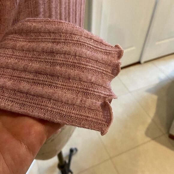 NWOT ALMOST FAMOUS LACE VNECK BLOUSE 3/4 SLEEVE - JUNIOR MEDIUM - Picture 3 of 8